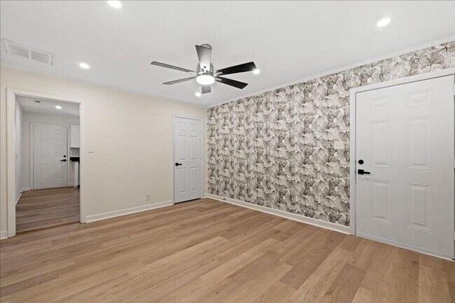 Foto del edificio - Remodeled 2bd/ 1ba Duplex near Duke University