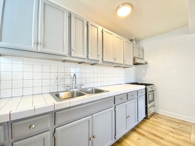 Foto del edificio - 1234 Rolland Curtis Plz