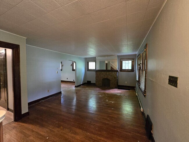 Foto del edificio - 3 Bedroom House with Beautiful Front Porch...