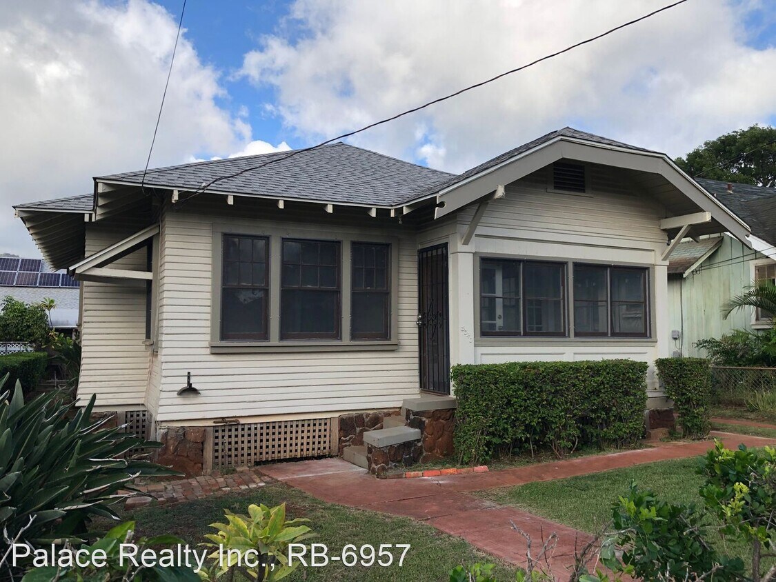 3 br, 1 bath House 3340 Kaimuki Avenue House Rental in Honolulu, HI