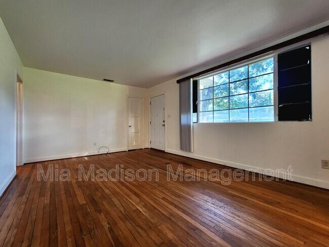 Foto del edificio - 102 Chippewa Dr