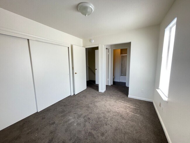 Foto del edificio - 814 Almond St