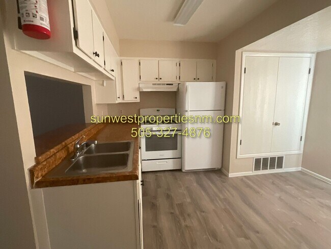 Foto del edificio - 1701 E Cliffside Dr