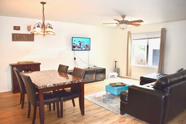 Foto del edificio - Beautiful  3 Bedroom/ 2.5 Bathroom Home in...