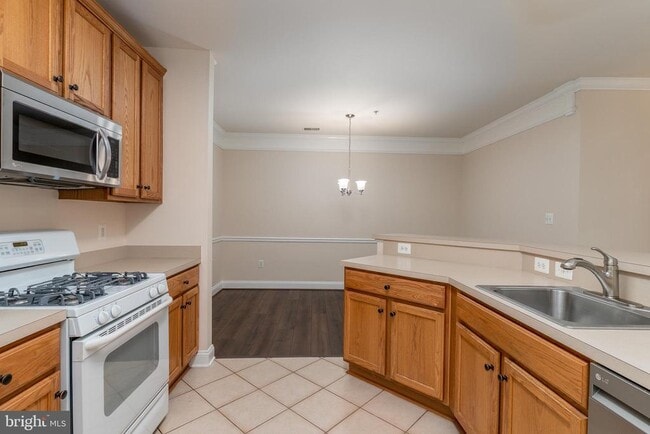 Building Photo - 5900 Whaleboat Dr