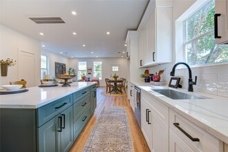 Building Photo - 11 E Obryant St