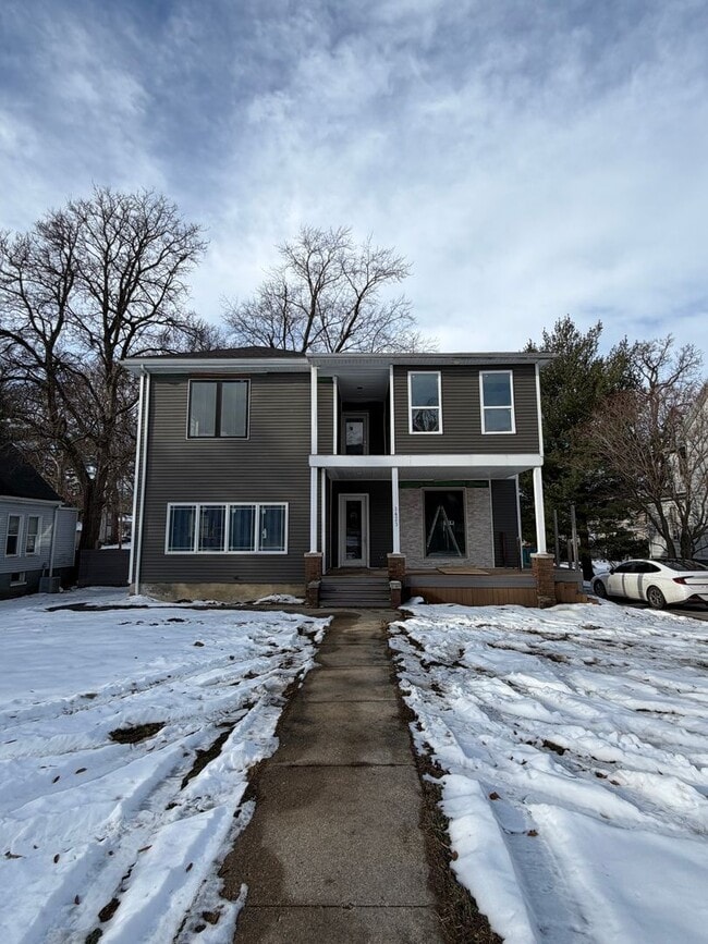 Building Photo - 1423 N 5th St