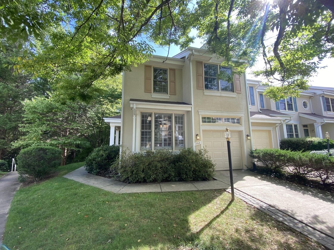 1354 Park Garden Ln, Reston, VA 20194 Townhome Rentals in Reston VA