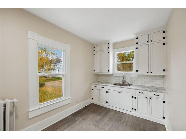 Building Photo - Newly Remodeled! Downtown Shakopee, Gas & ...
