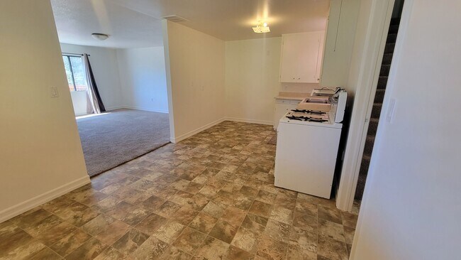 Foto del edificio - Charming 3-Bedroom 2-Bath with Mountain Vi...