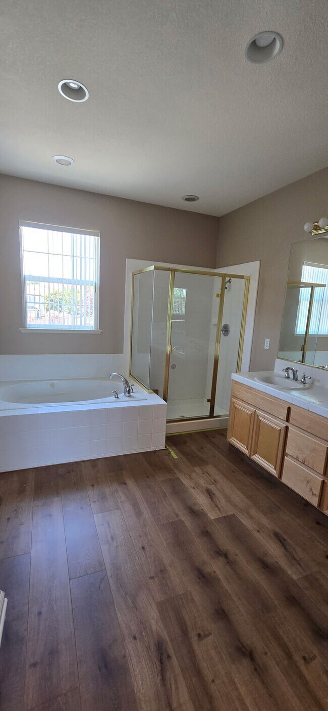 Building Photo - Tracy, Beautiful Home in Award Winning Jef...