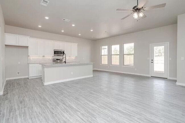 Building Photo - Incredible 3 Bedroom Home Available 6/15/24!