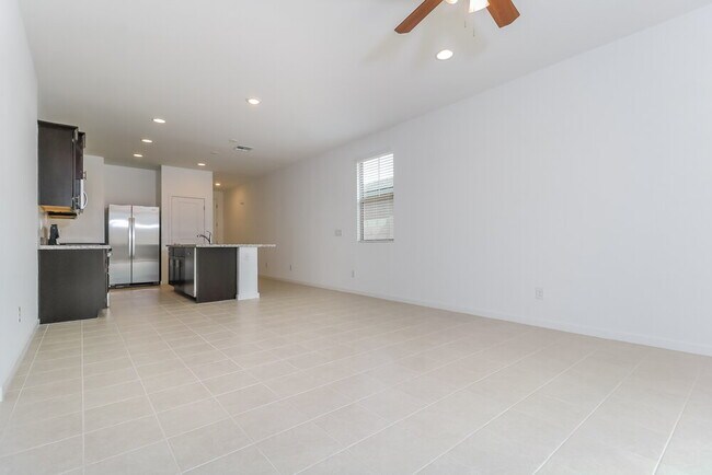 Building Photo - 10739 W Chipman Rd