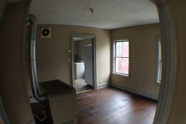 Building Photo - 112 Bleecker St