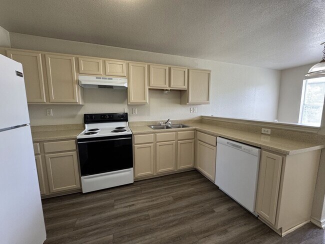 Building Photo - 2901 Cantabrian Dr