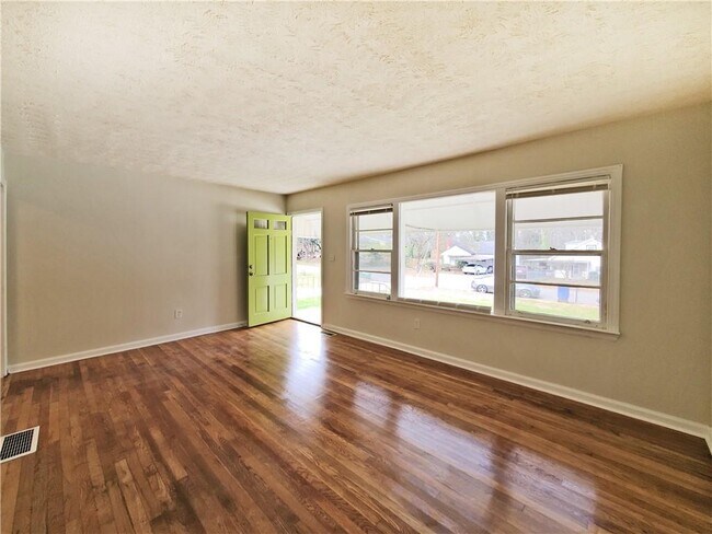 Foto del edificio - 3018 Grand Ave SW
