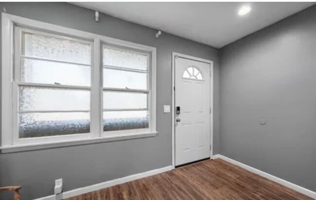 Building Photo - Sunlight, Style & So Much Space — Central ...