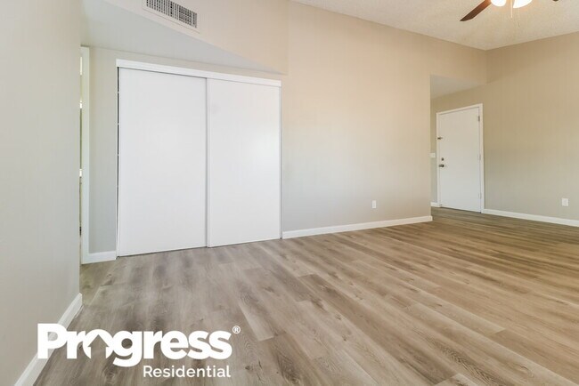 Foto del edificio - 9922 N 88th Ave