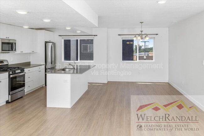 Building Photo - 82 E Weekes Wy