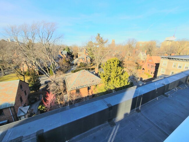 Foto del edificio - 1056 Beacon St