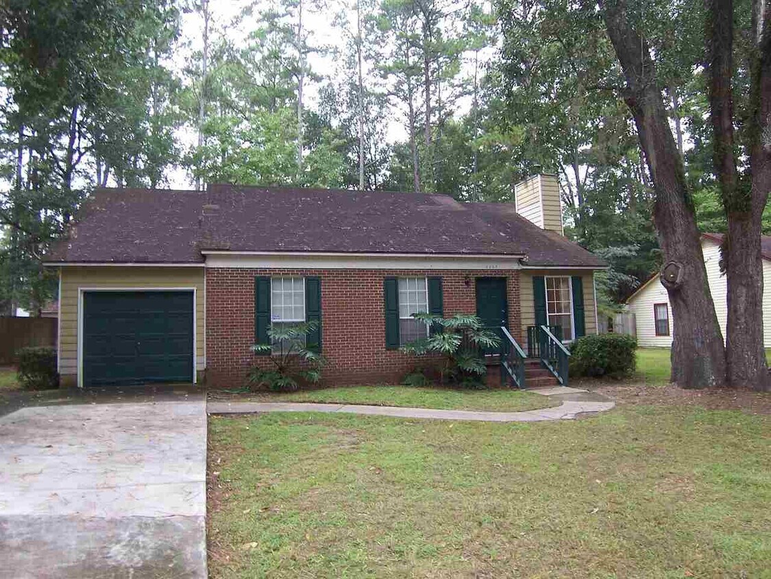 Foto principal - 3232 Whitney Dr E