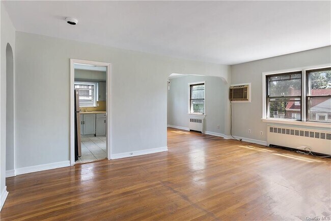 Building Photo - 28 Crestmont Ave