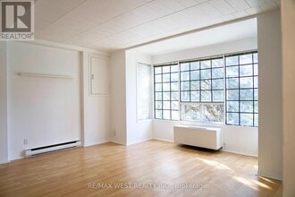 Building Photo - 244 Shuter St