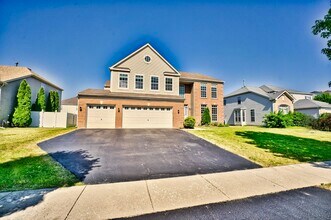 Building Photo - 447 Cardinal Ln