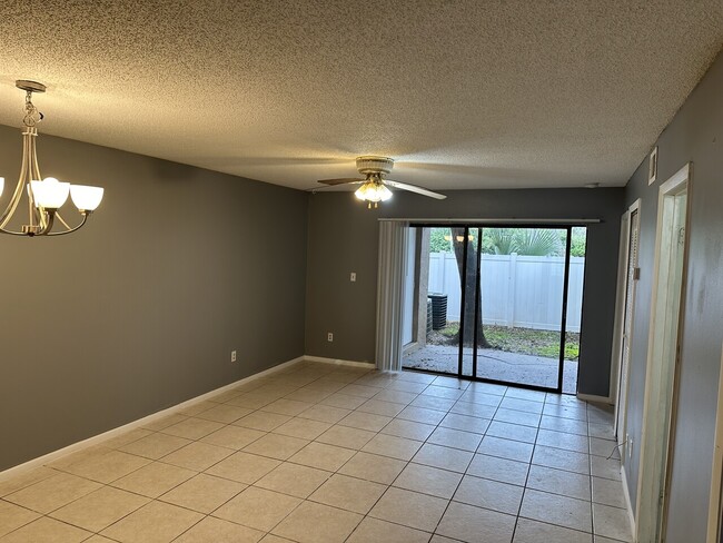 Building Photo - 537 Trellis CT