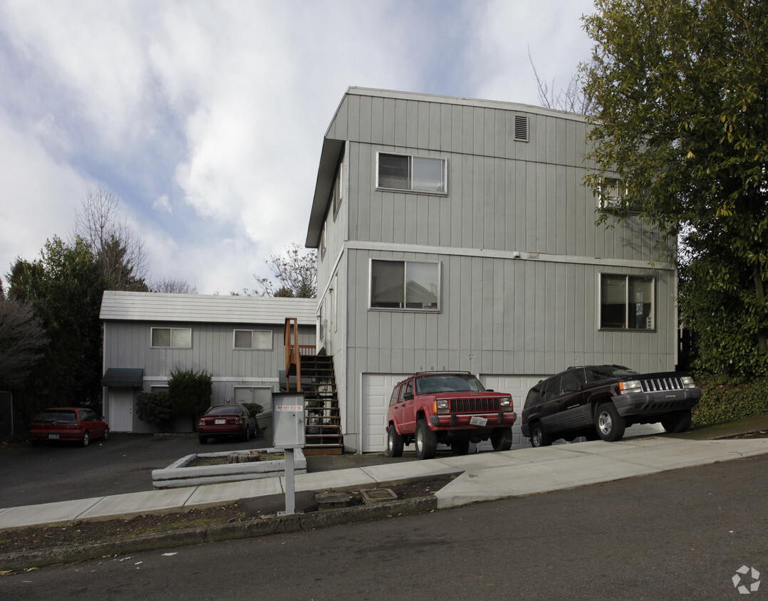 Building Photo - 608 R St