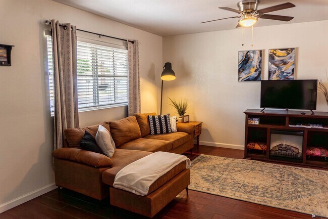 Building Photo - 379 E Hacienda Dr