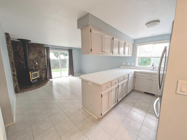 Foto del edificio - 566 Sunwood Dr NW