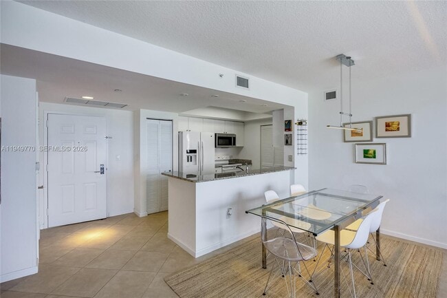 Building Photo - 19501 W Country Club Dr