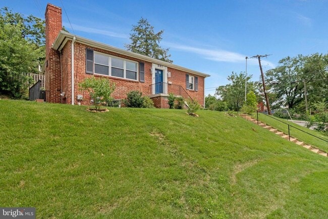 Building Photo - 301 Moncure Dr