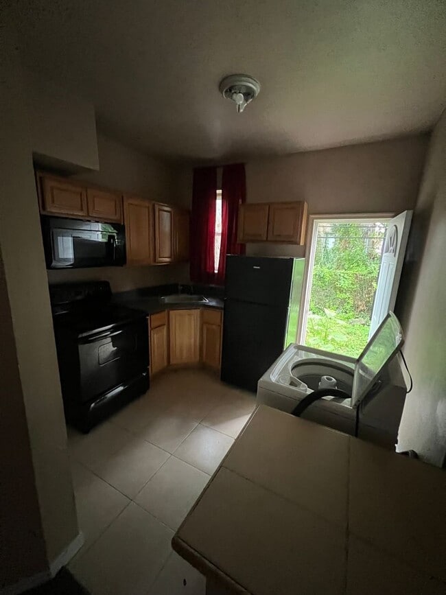 Foto del edificio - Carroll Park Area Main Street, Big 3 bedroom!