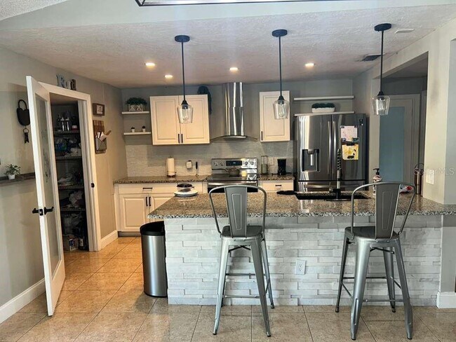 Building Photo - 20812 Maxim Pkwy