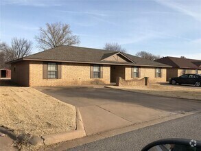 Building Photo - 2115 Lynn Ln