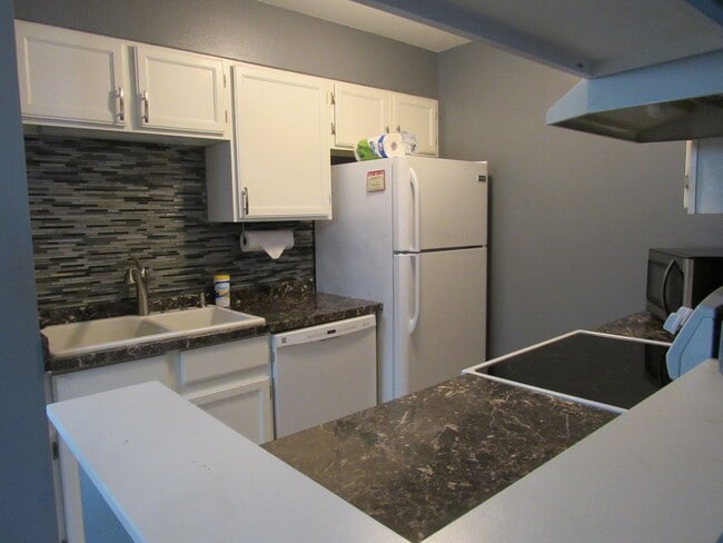 Building Photo - Cozy Garden Level Condo in Boulder