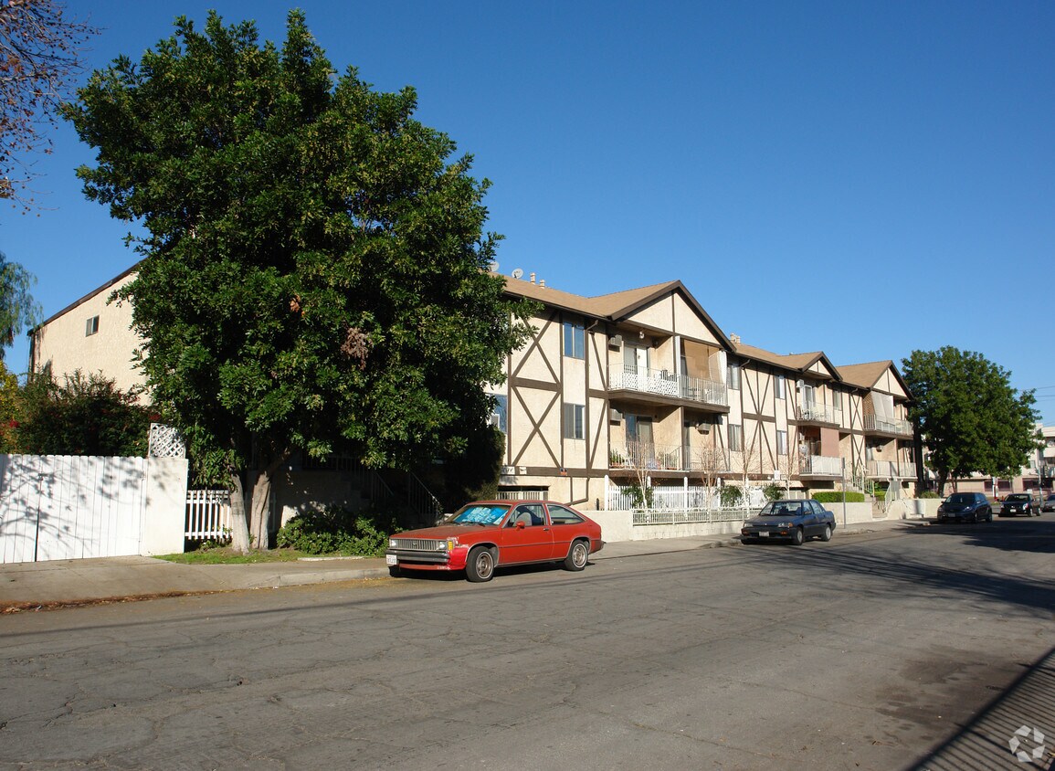 Building Photo - 5161 Riverton Ave