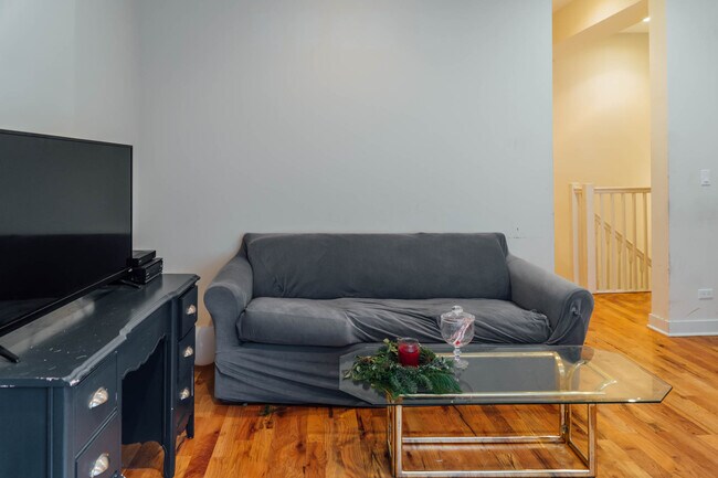 Foto del edificio - 825 W Buckingham Pl
