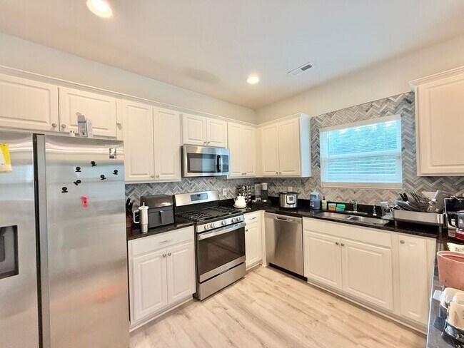 Foto del edificio - 5244 Calhoun Pl