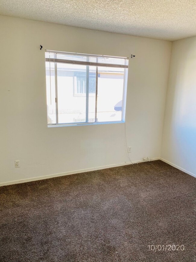 Building Photo - 2 Bed 1 Bath