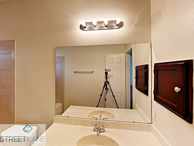 Building Photo - 825 Ashmount Lane, Arlington, TX 76017