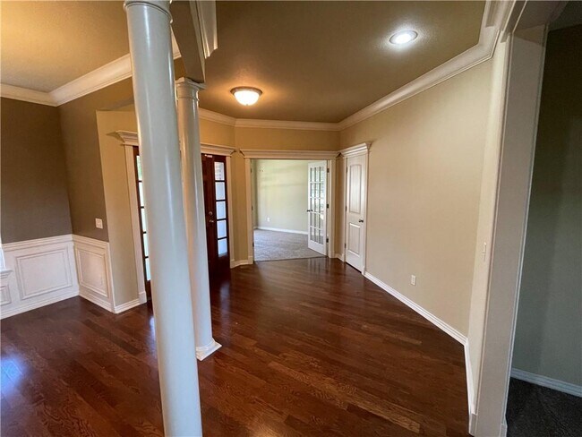 Foto del edificio - 2427 W McKinley Blvd