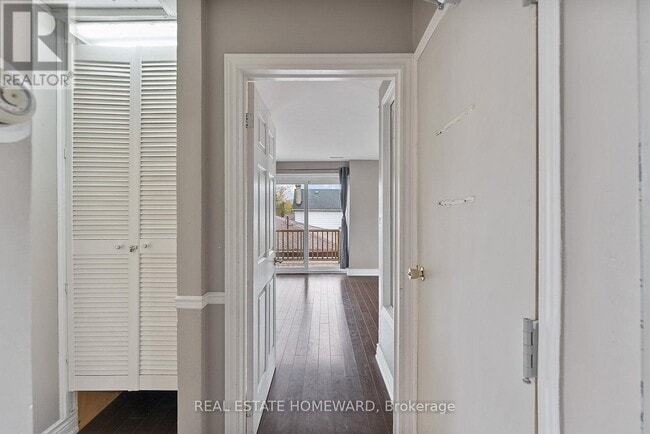 Photo du bâtiment - 983 Victoria Park Ave