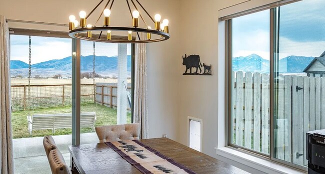Foto del edificio - 3 Bedroom 2 bath house with amazing views ...