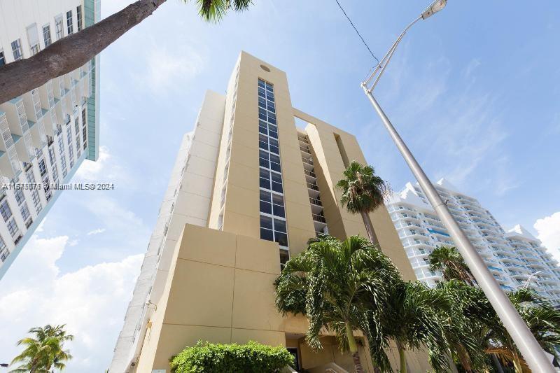 Foto del edificio - 5880 Collins Ave