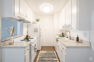 1BR, 1BA - 710SF - Kitchen - Newport Village Apartments