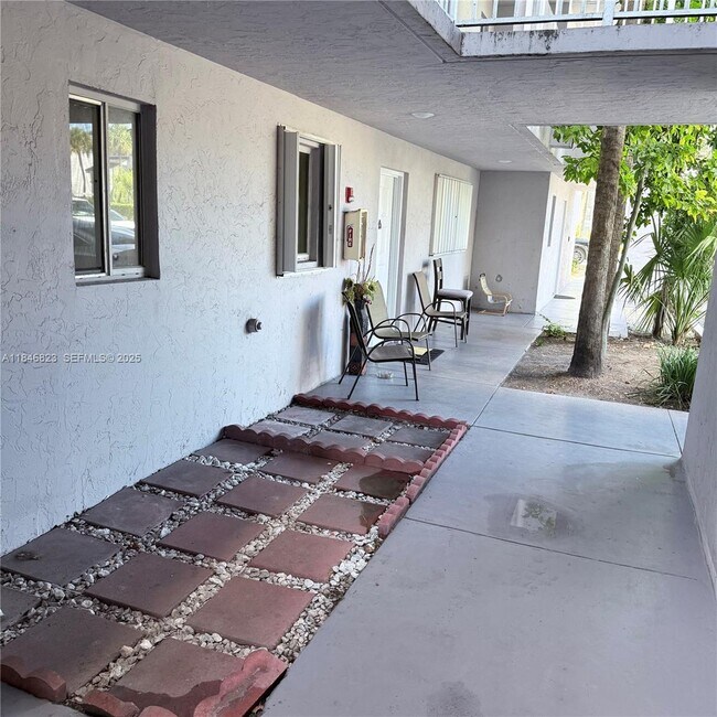 Foto del edificio - 2750 W 76th St