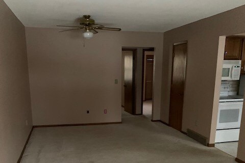Foto del edificio - 2305 Maple Blvd